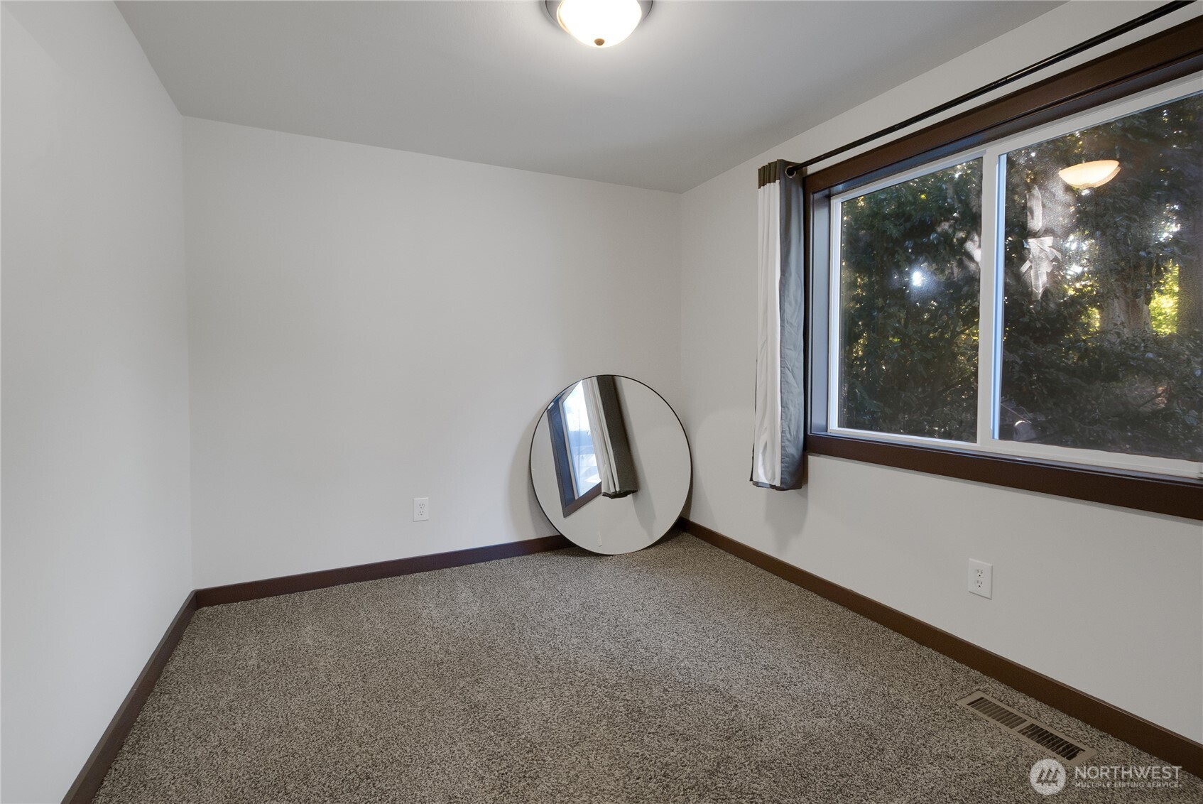 8726 Fruitland Avenue E