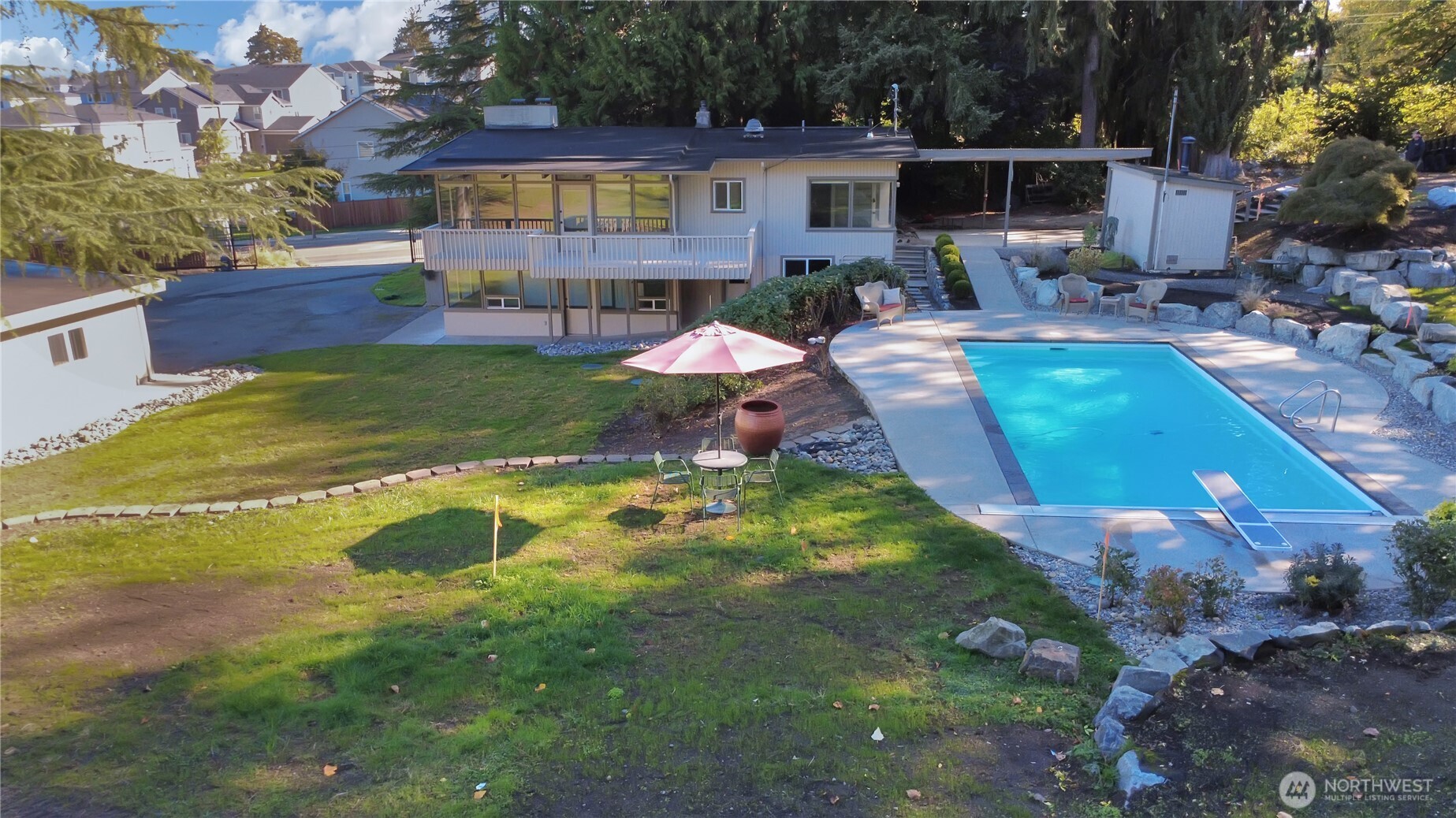 8726 Fruitland Avenue E