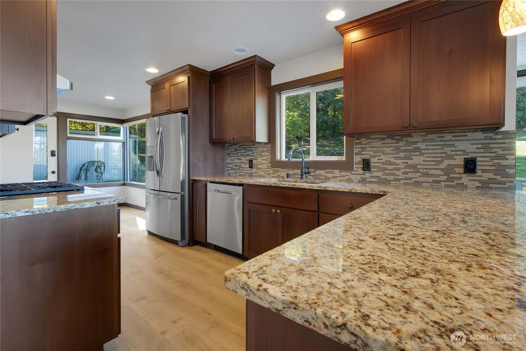 8726 Fruitland Avenue E