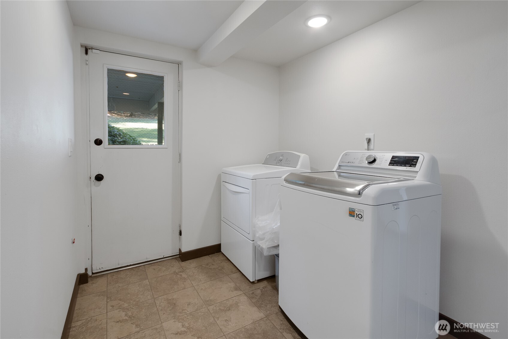 8726 Fruitland Avenue E