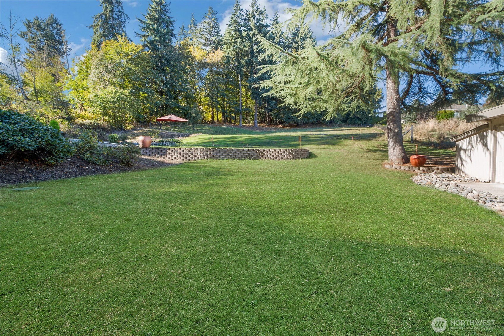 8726 Fruitland Avenue E