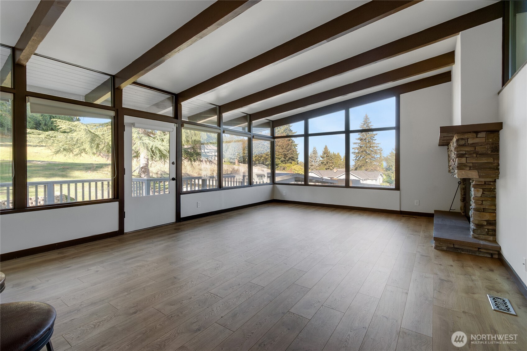 8726 Fruitland Avenue E