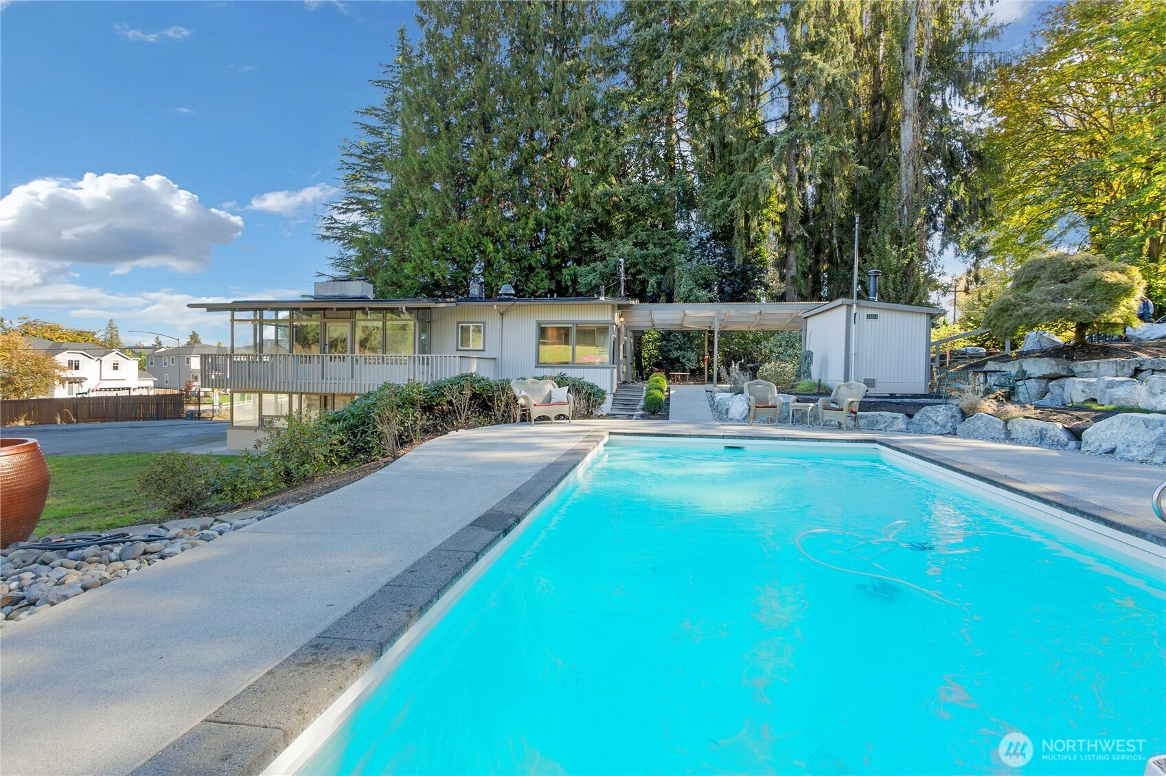 8726 Fruitland Avenue E