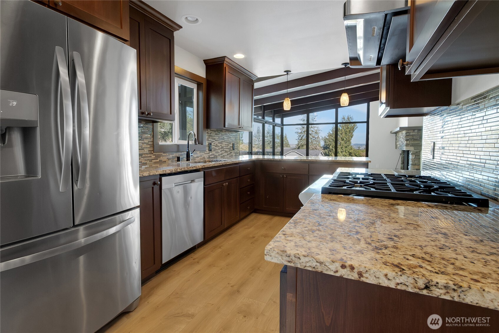 8726 Fruitland Avenue E