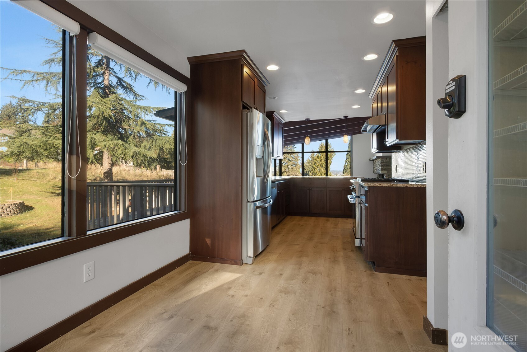 8726 Fruitland Avenue E