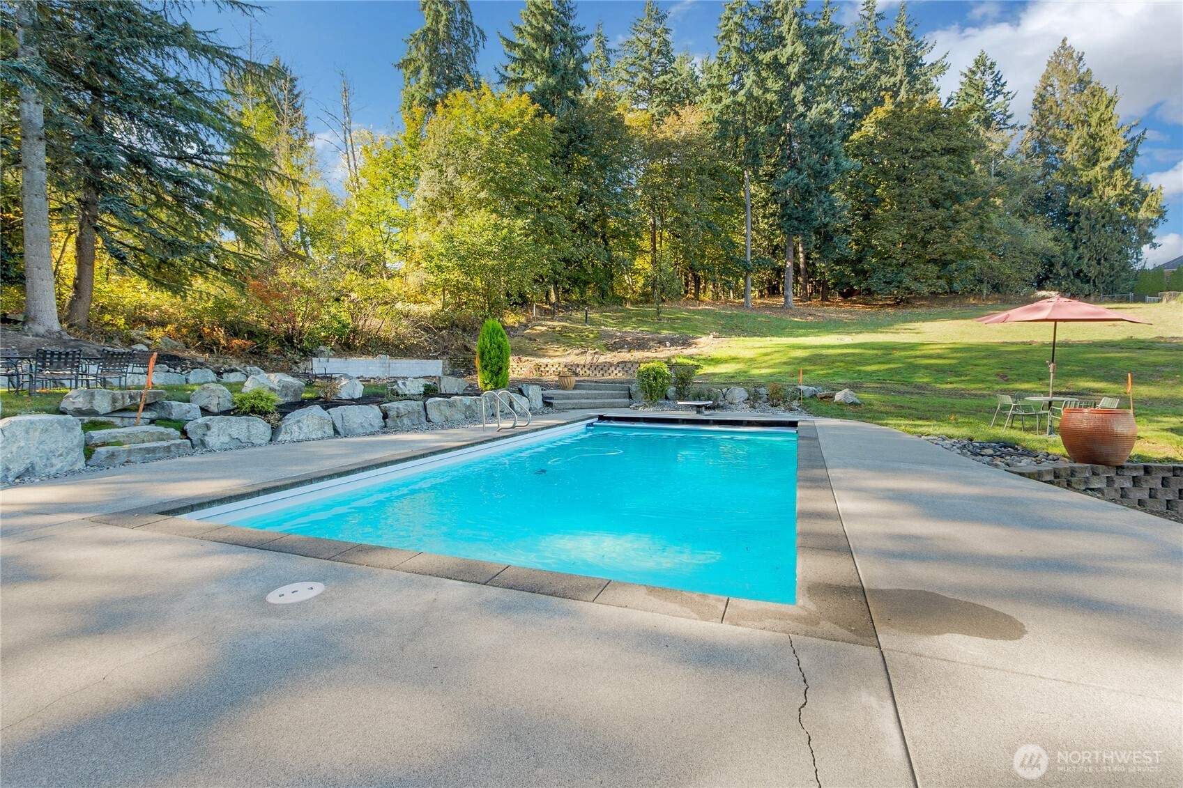 8726 Fruitland Avenue E