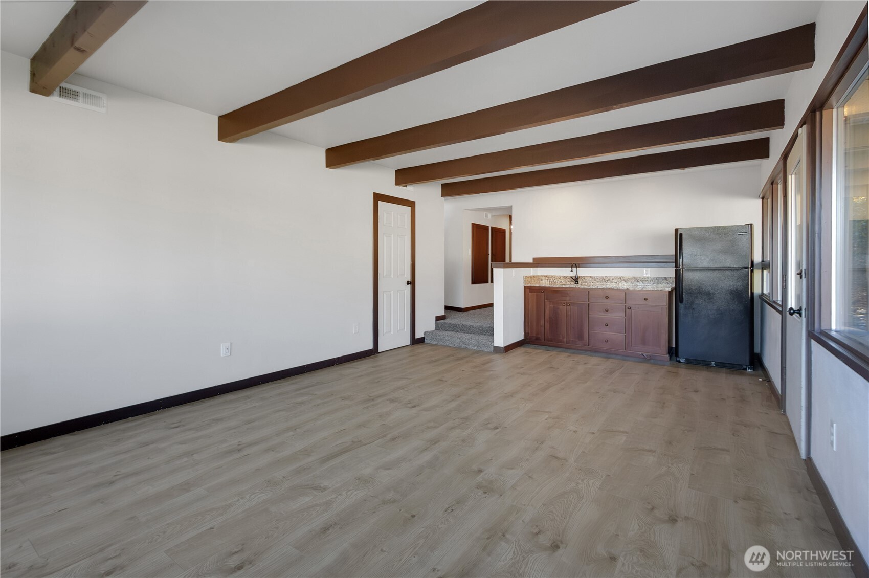 8726 Fruitland Avenue E