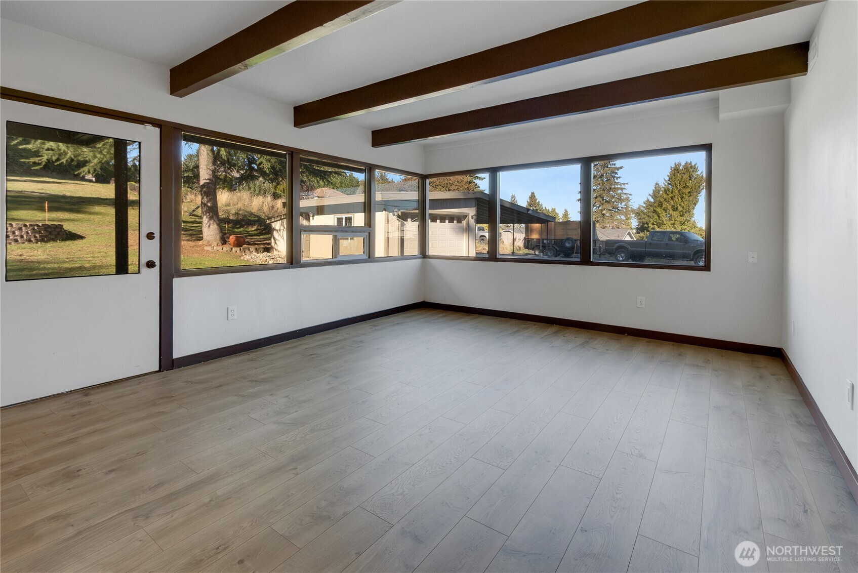 8726 Fruitland Avenue E