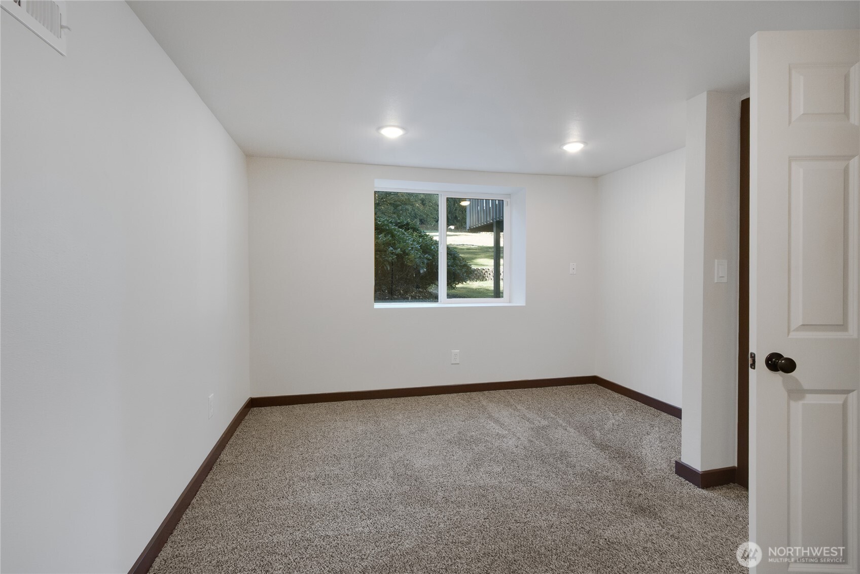 8726 Fruitland Avenue E