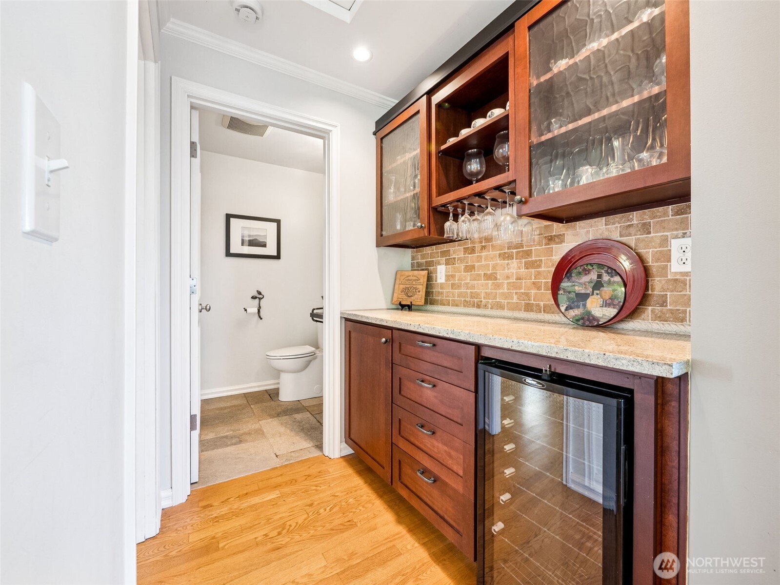 8424 East Side Drive NE