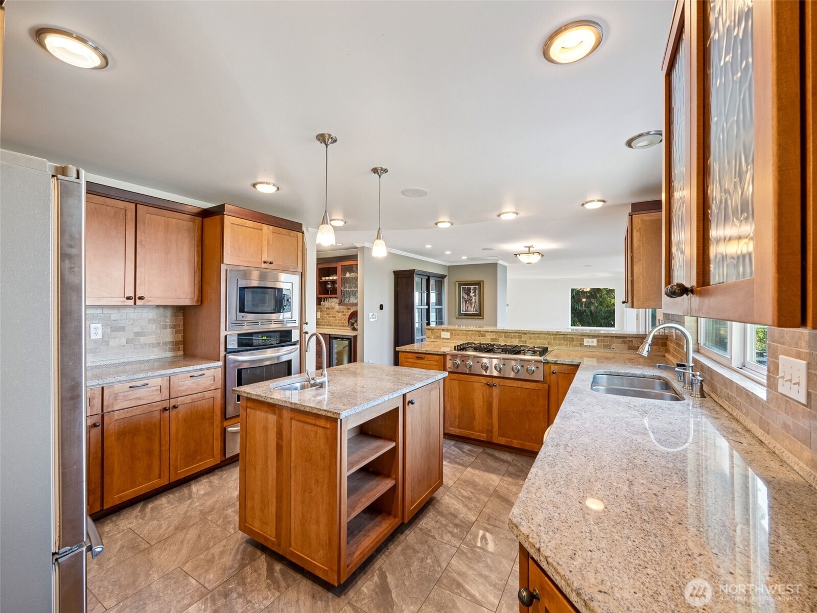 8424 East Side Drive NE