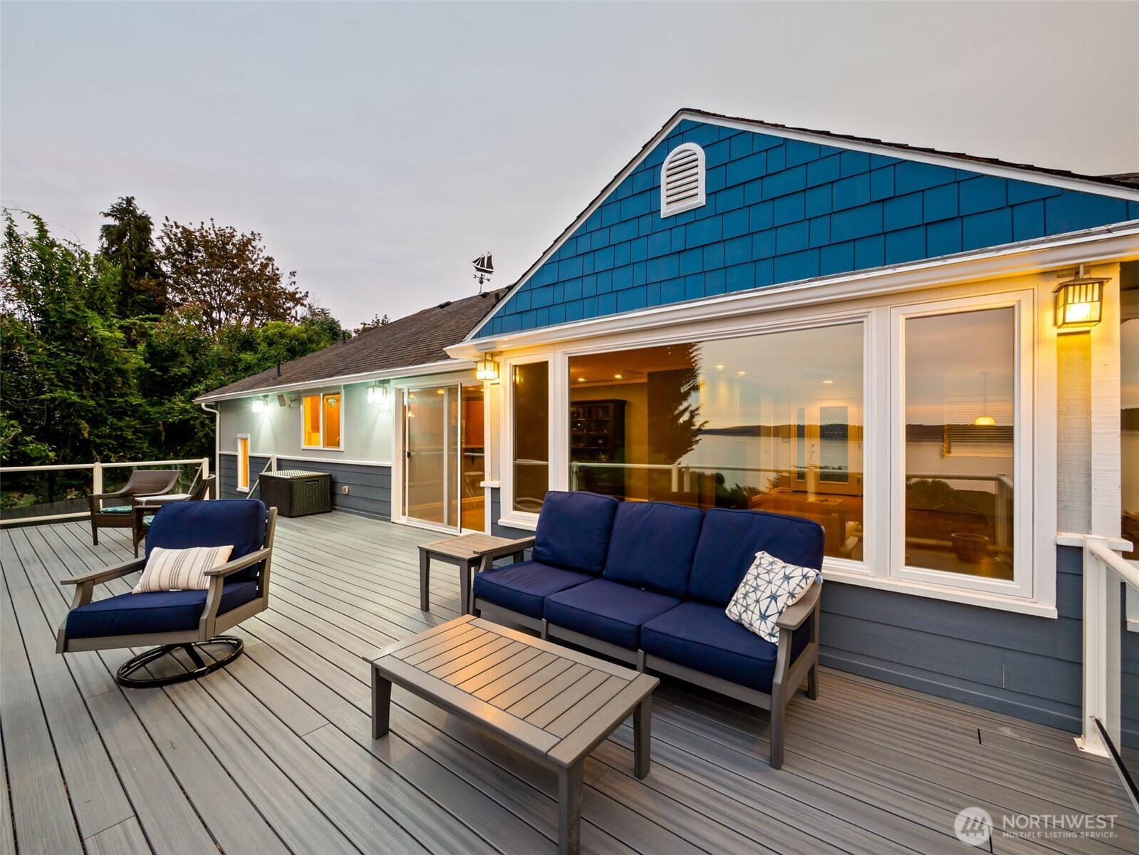 8424 East Side Drive NE