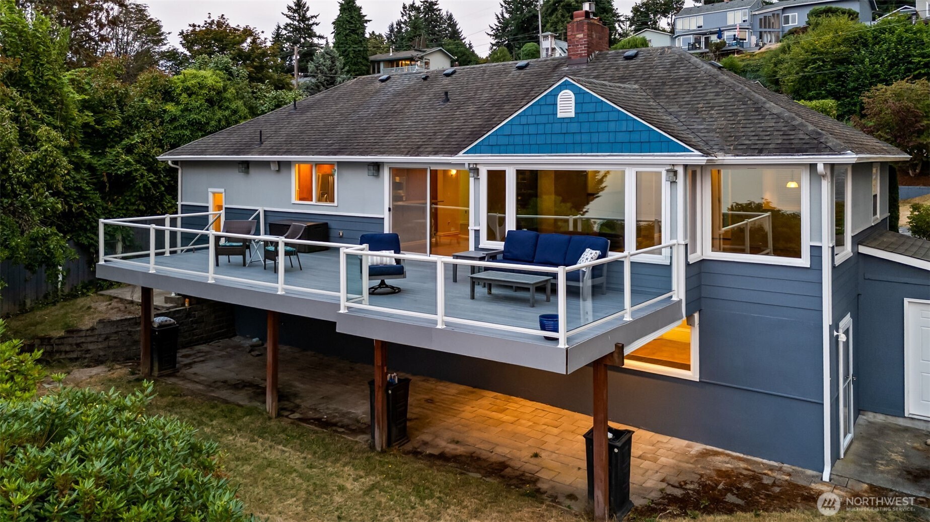 8424 East Side Drive NE