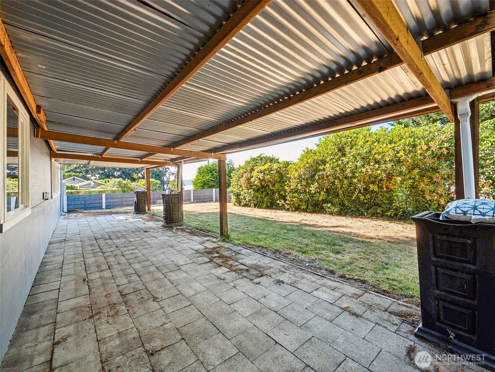 8424 East Side Drive NE