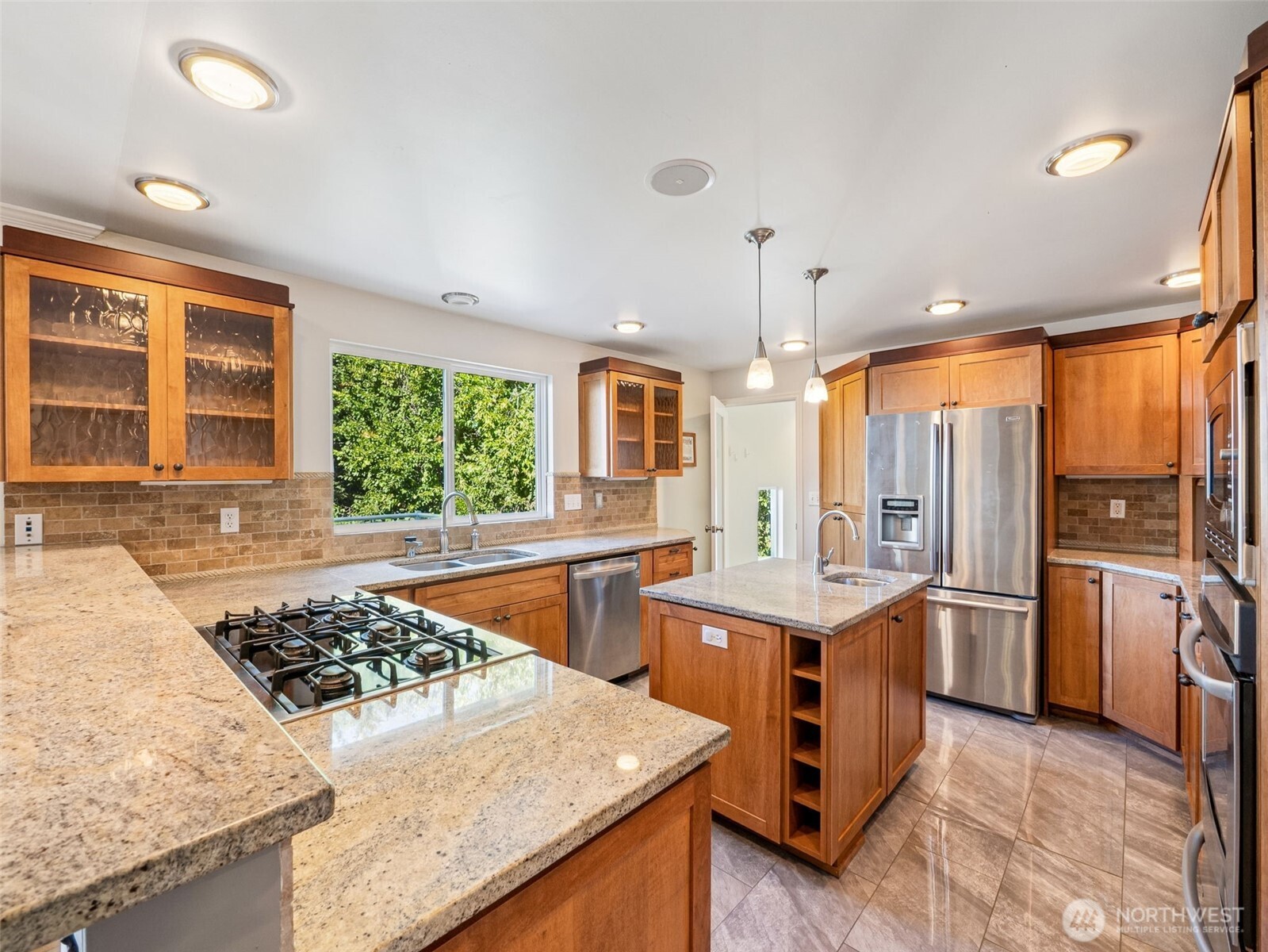 8424 East Side Drive NE