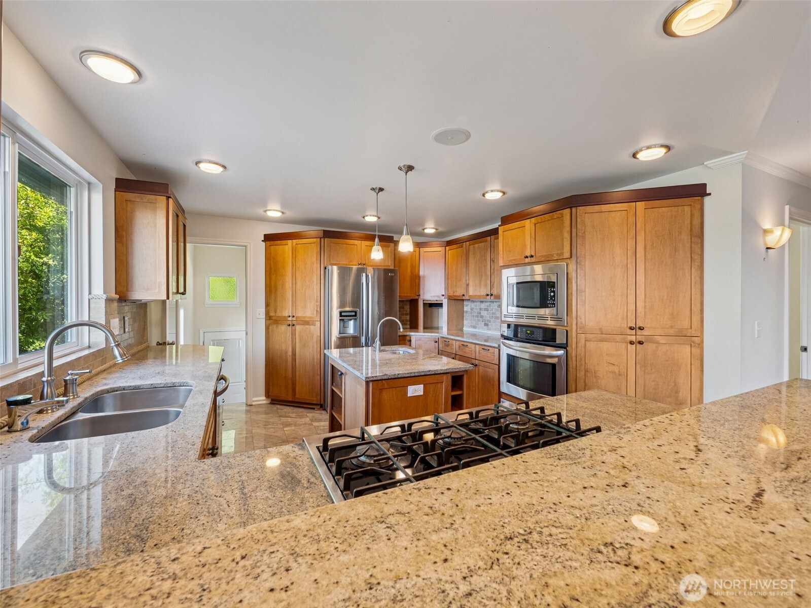 8424 East Side Drive NE