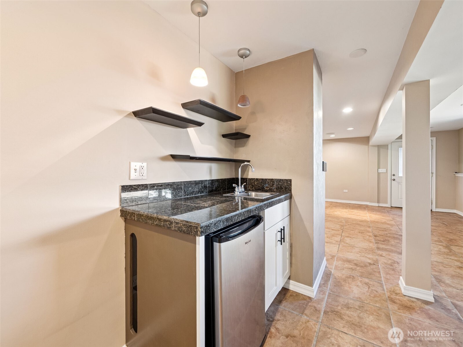 8424 East Side Drive NE