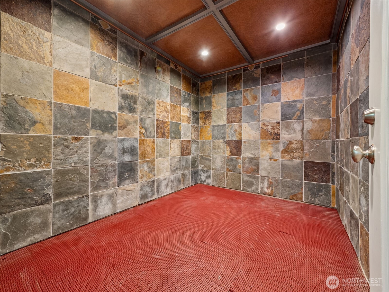 8424 East Side Drive NE