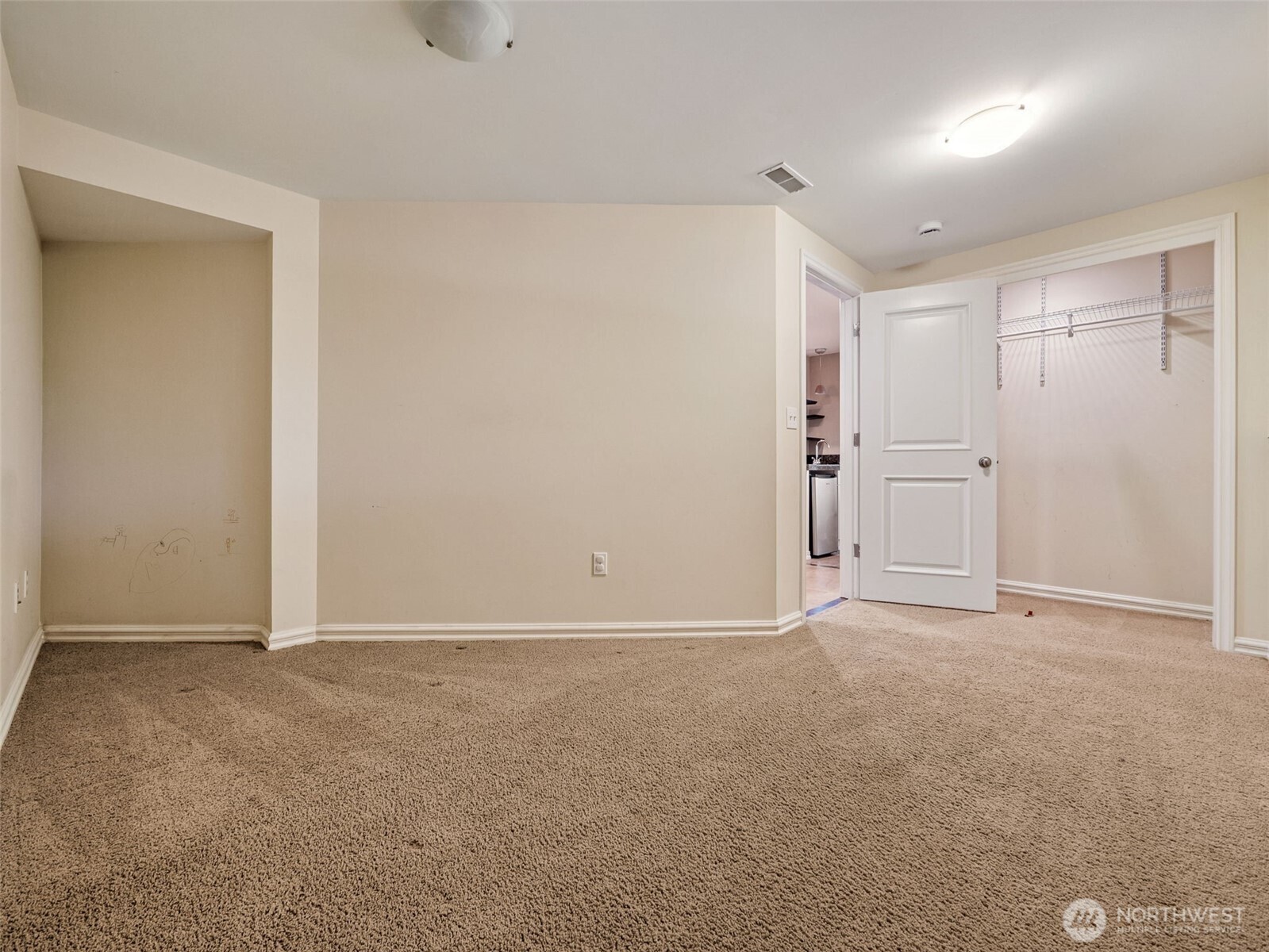 8424 East Side Drive NE