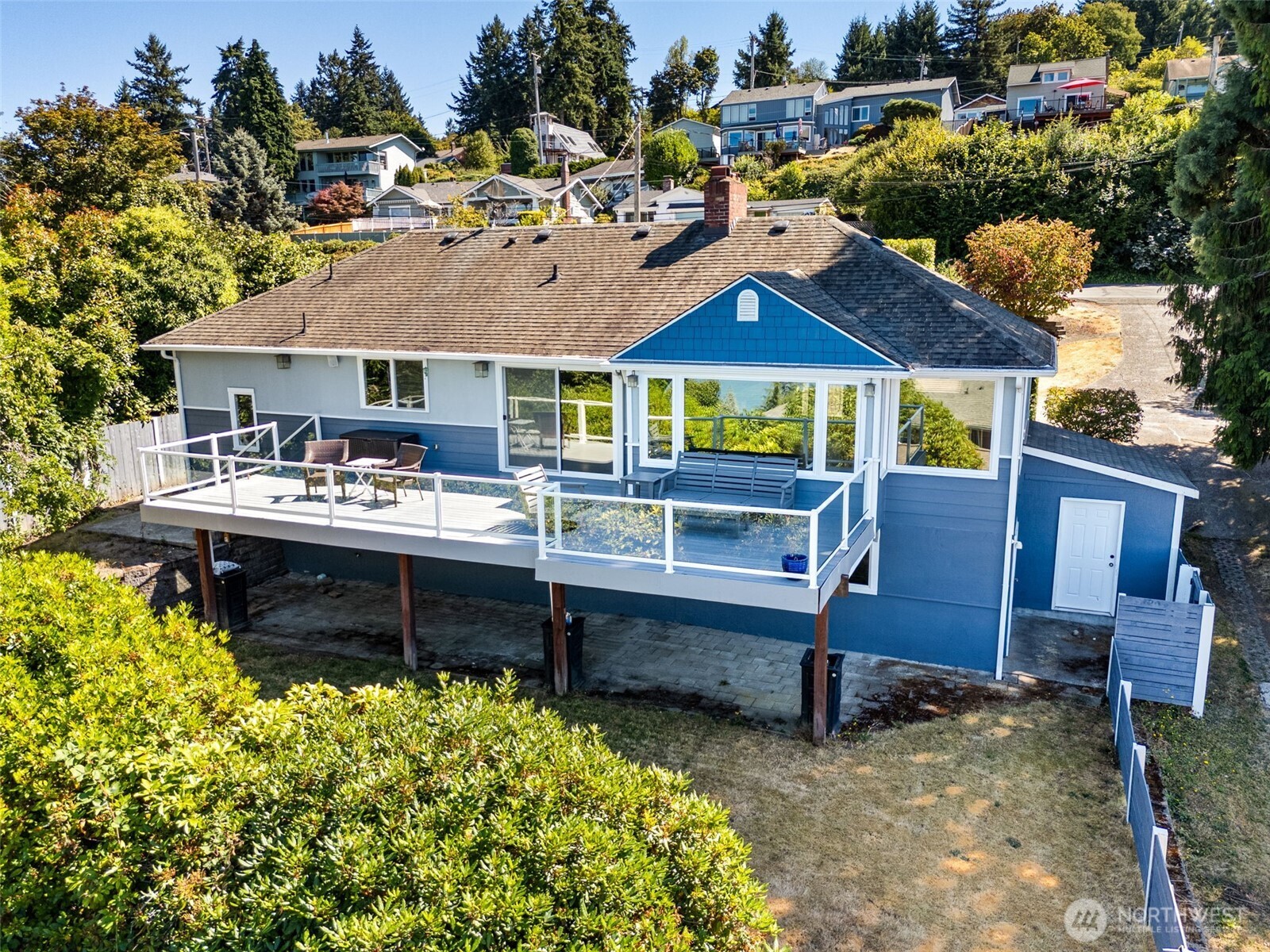 8424 East Side Drive NE