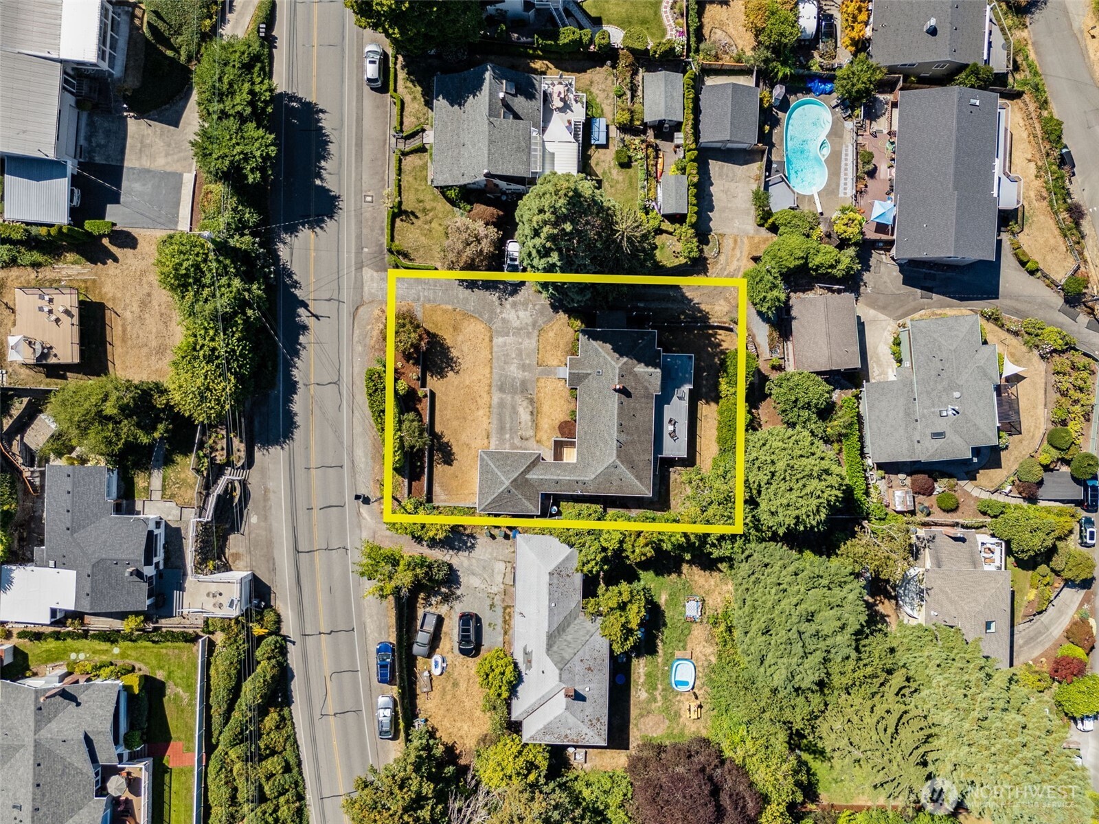 8424 East Side Drive NE