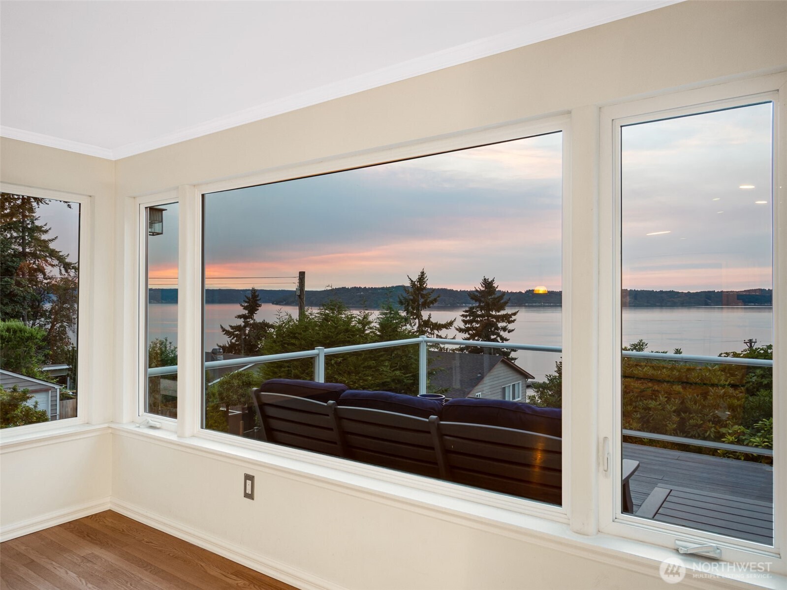 8424 East Side Drive NE