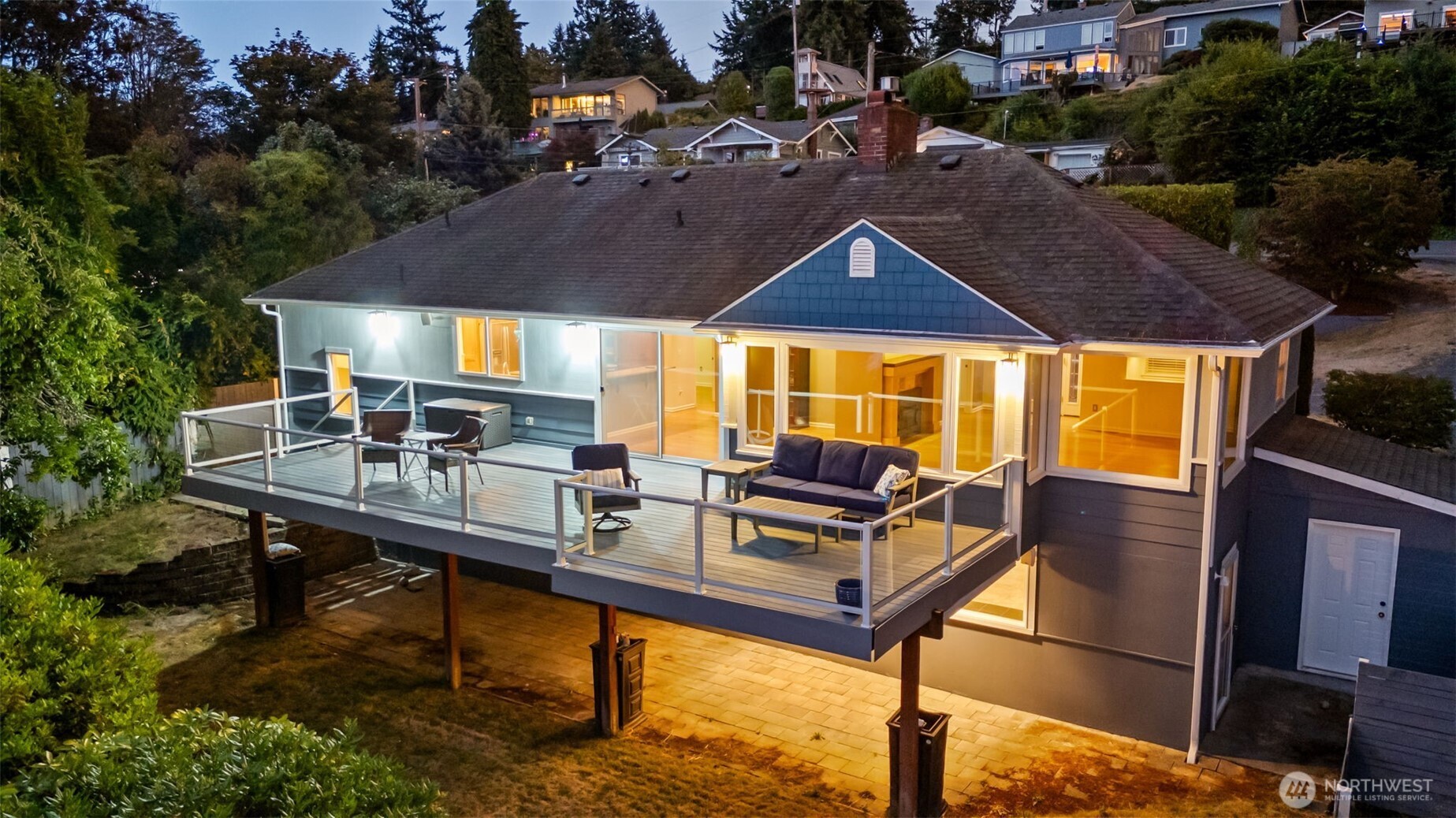 8424 East Side Drive NE