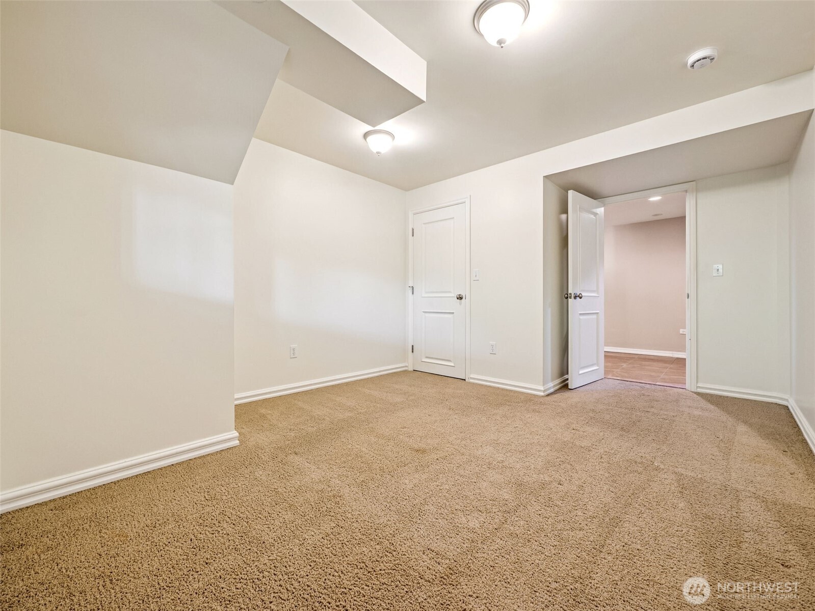 8424 East Side Drive NE