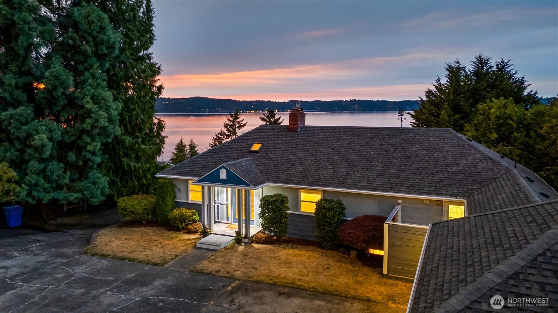 8424 East Side Drive NE