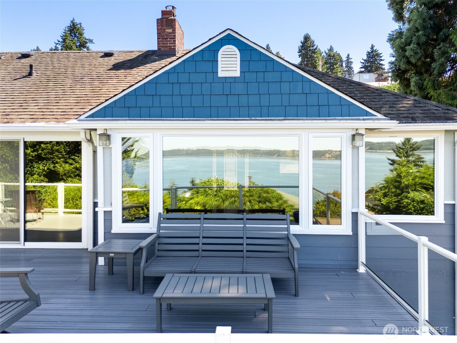 8424 East Side Drive NE