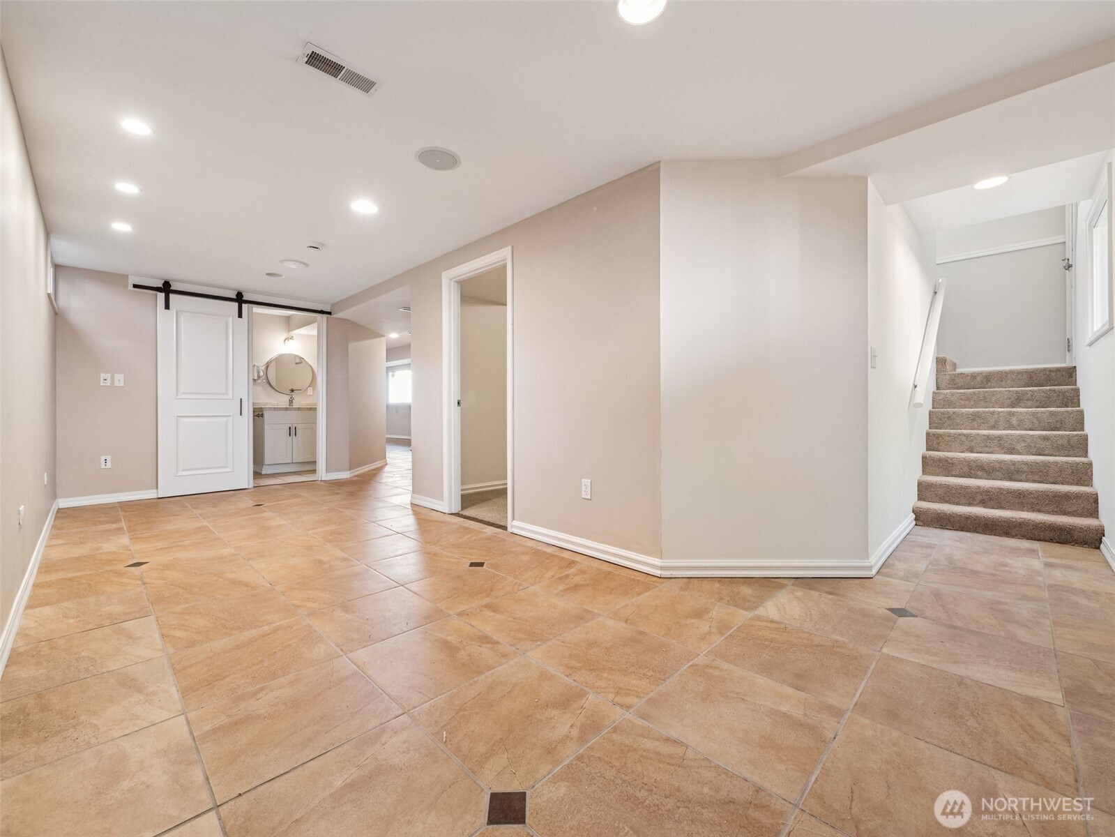 8424 East Side Drive NE