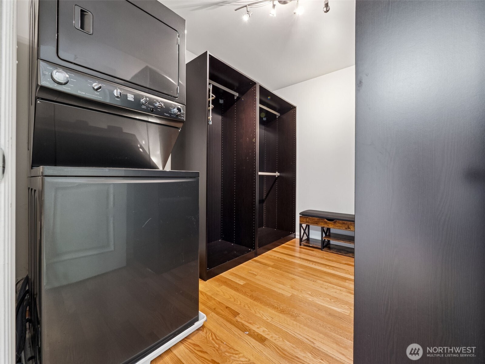 8424 East Side Drive NE