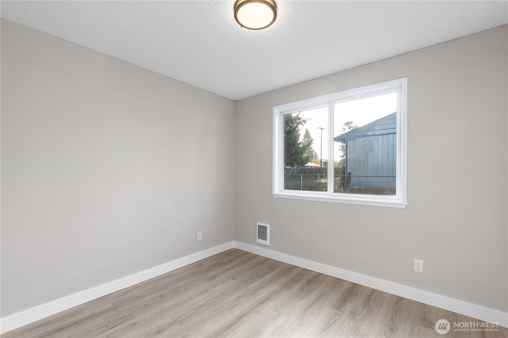 17117 5th Avenue Ct E