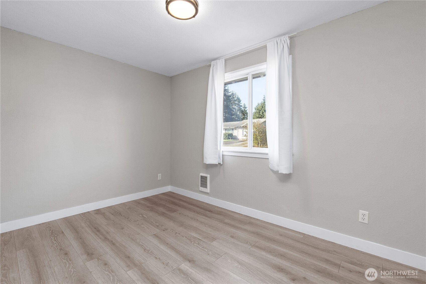 17117 5th Avenue Ct E