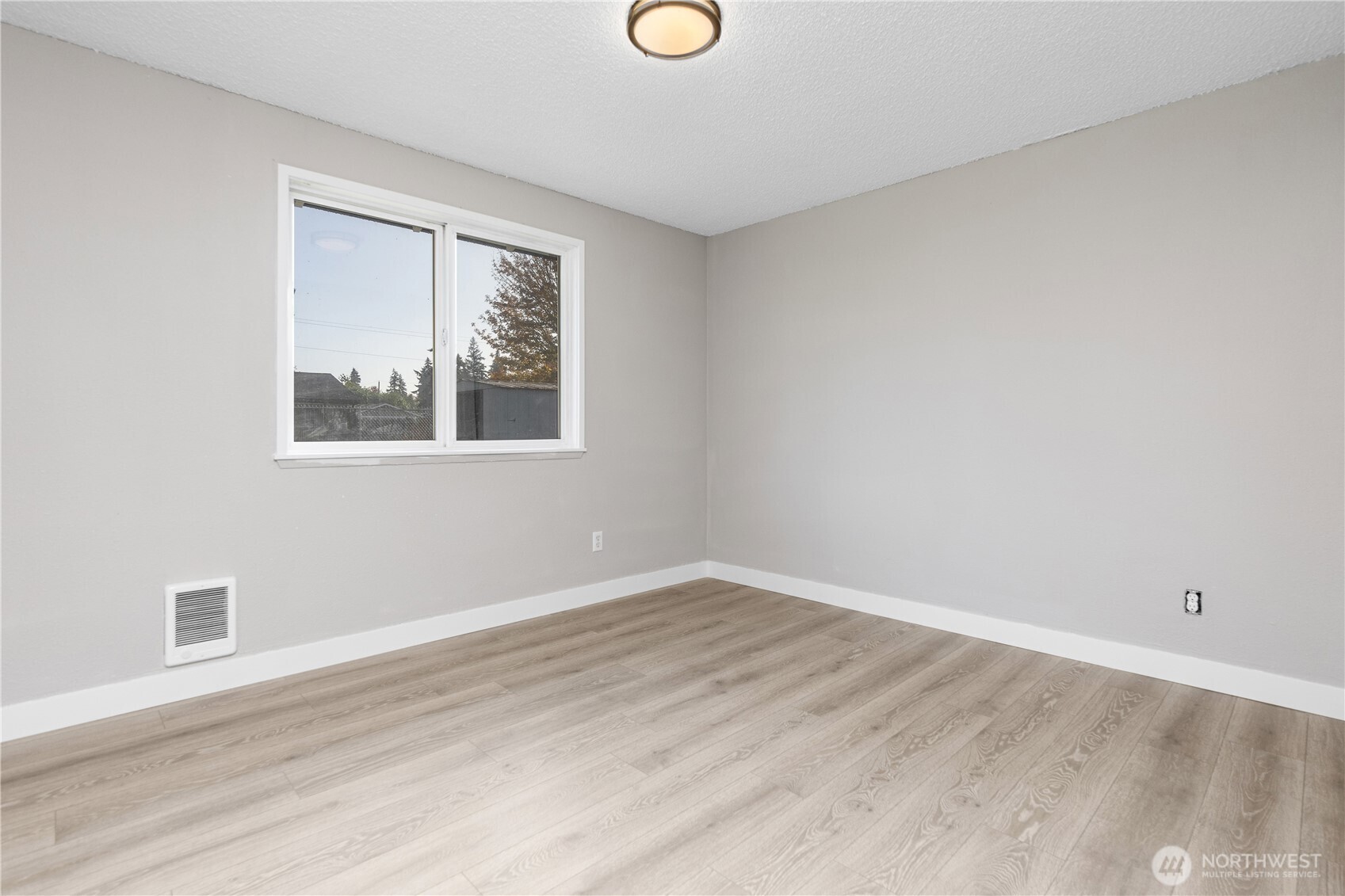 17117 5th Avenue Ct E