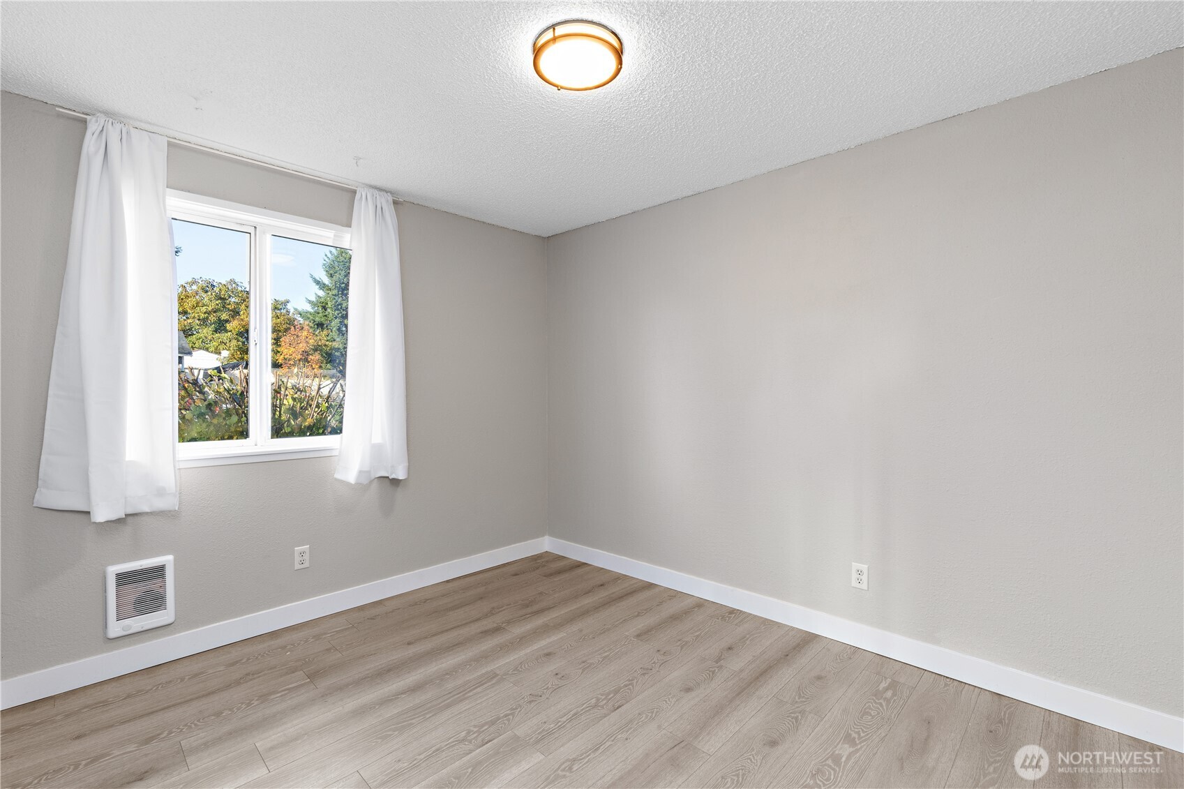 17117 5th Avenue Ct E