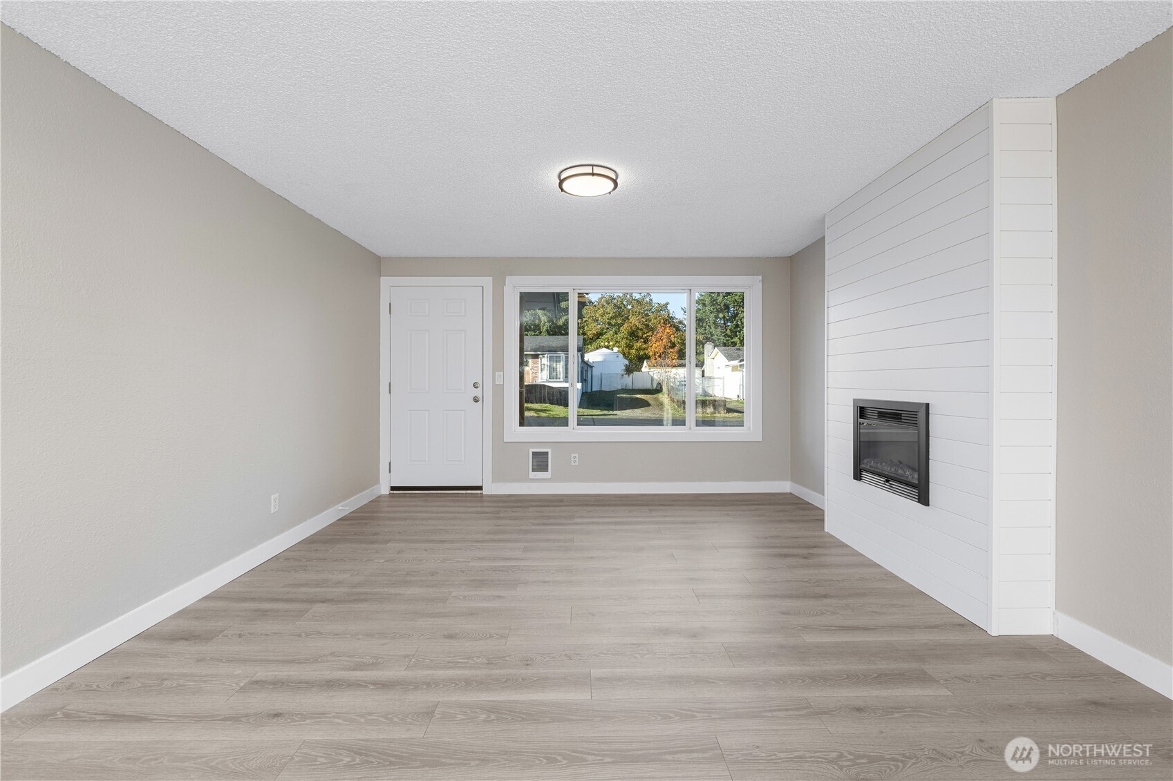 17117 5th Avenue Ct E