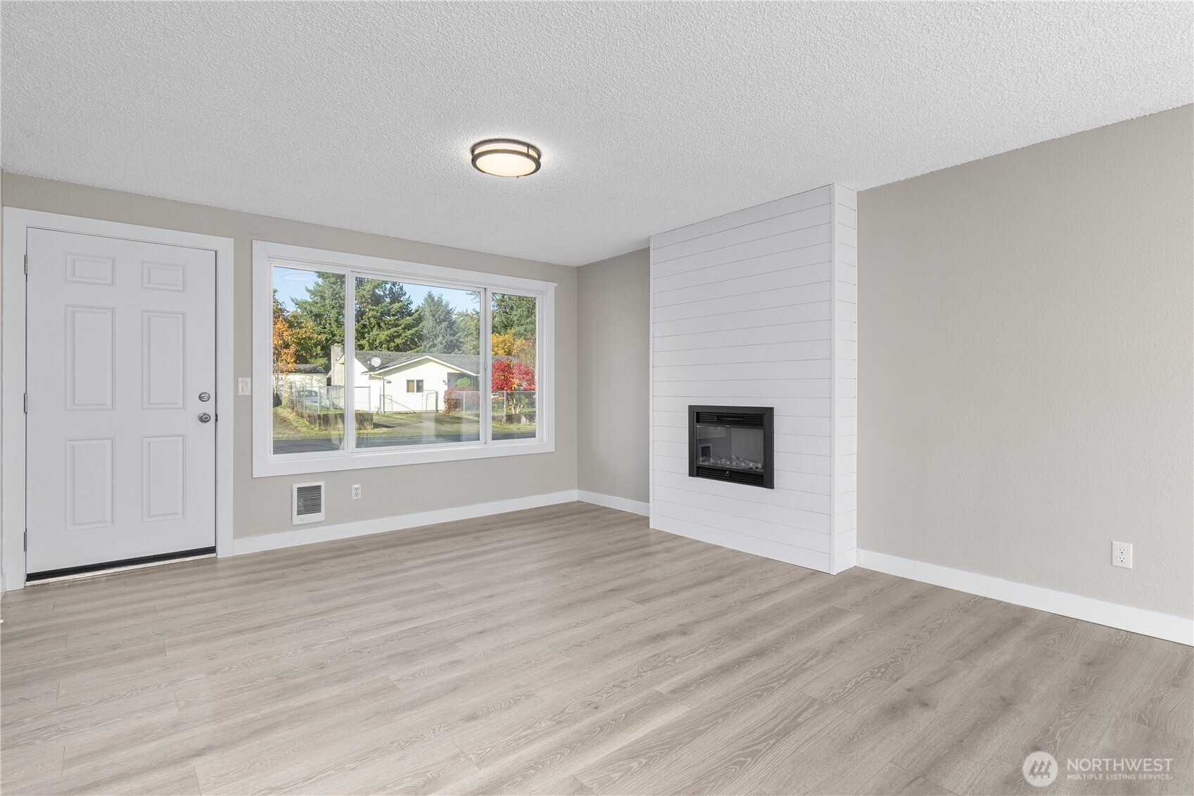 17117 5th Avenue Ct E