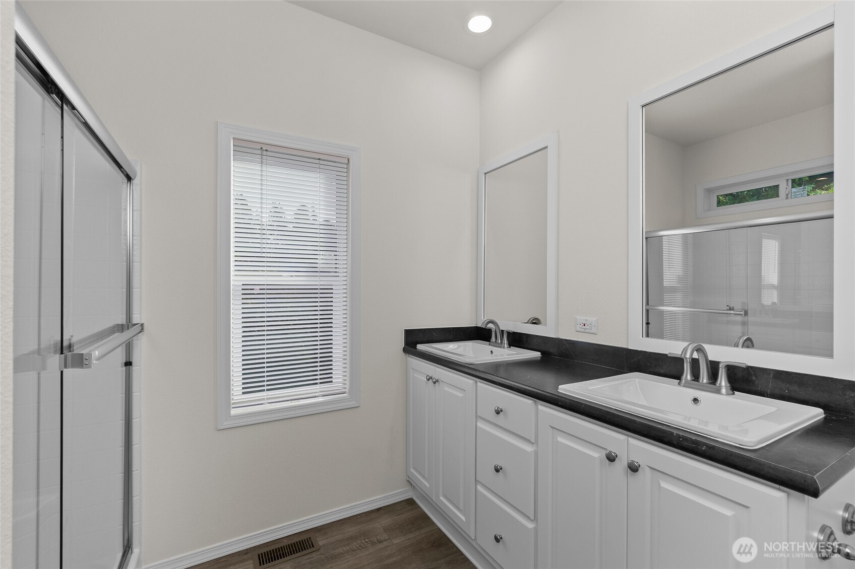 8918 Mulberry Court SE