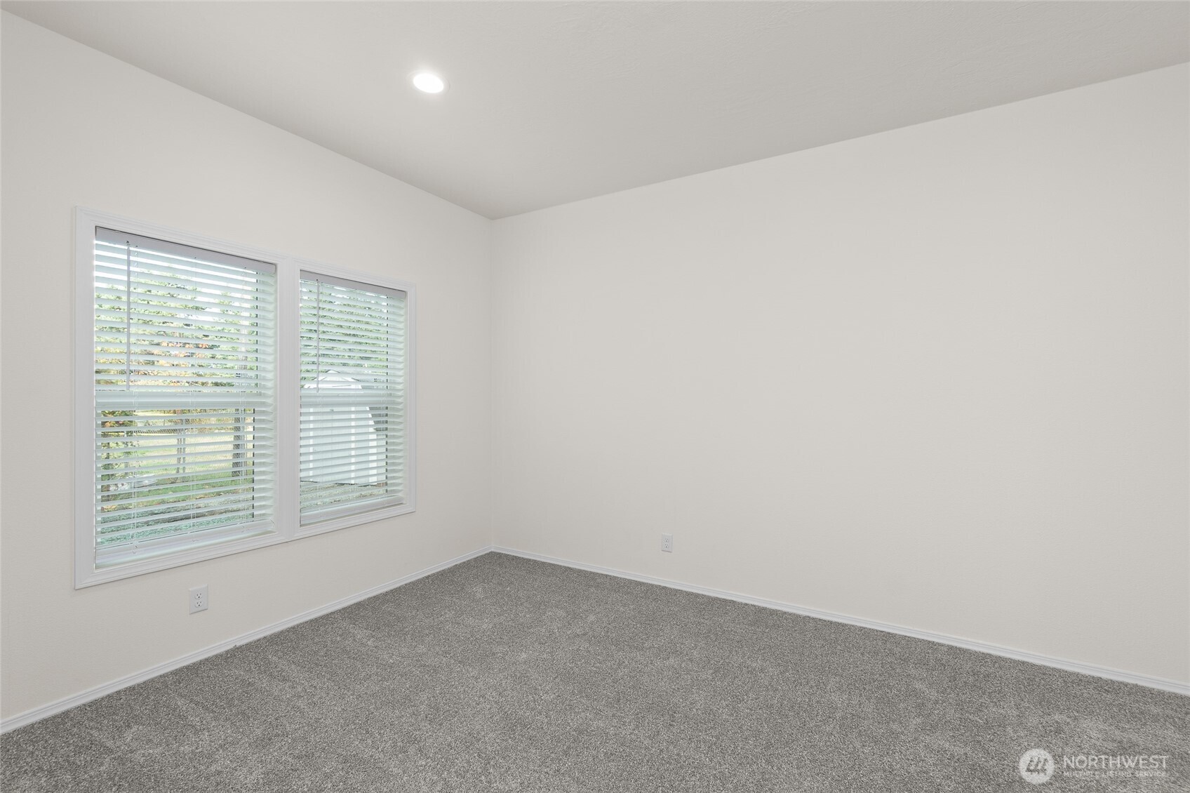 8918 Mulberry Court SE