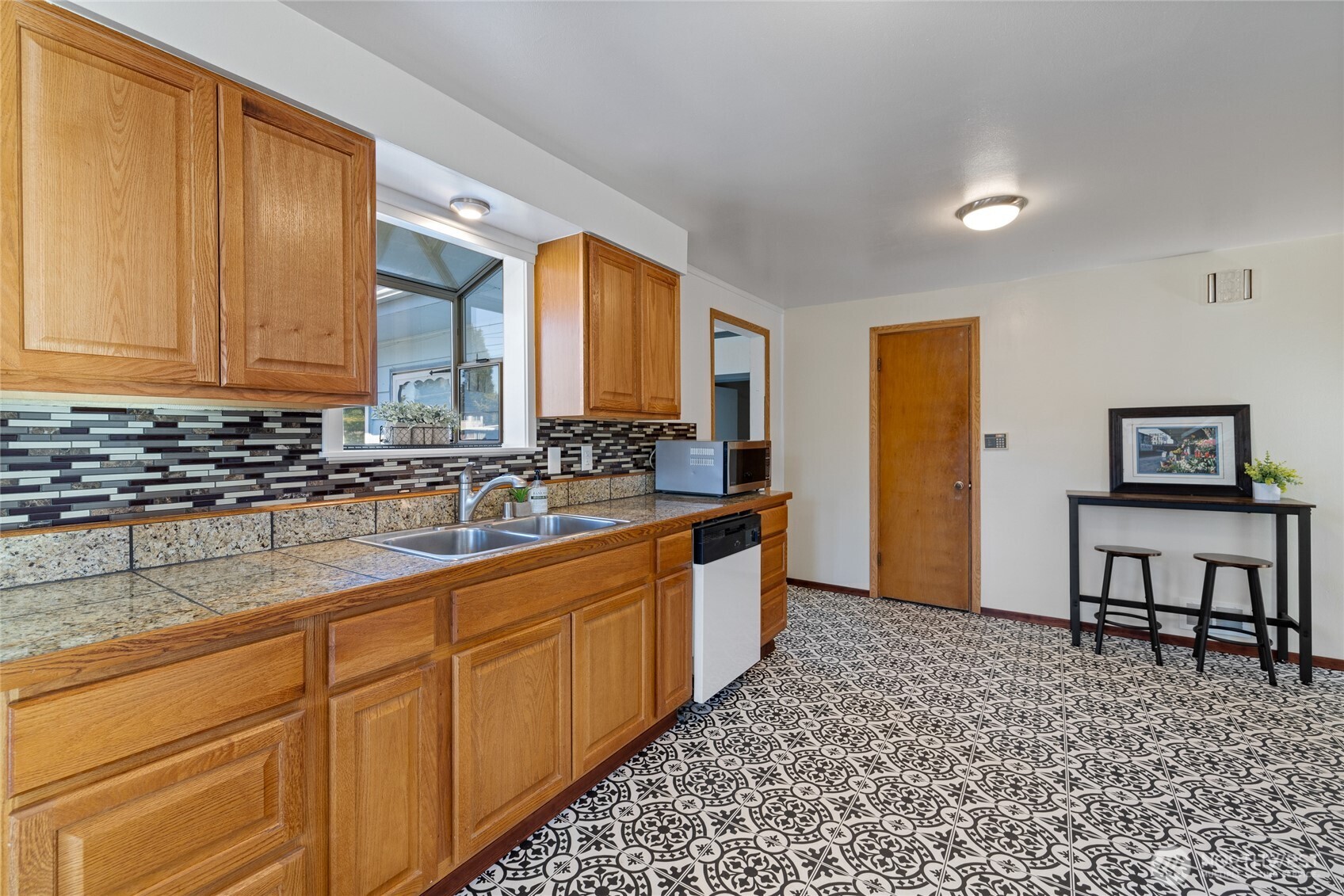 5001 S Cushman Avenue