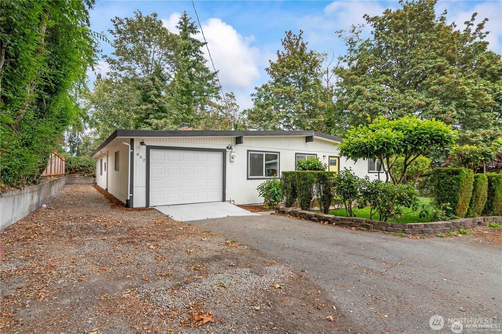 842 S 143rd Place