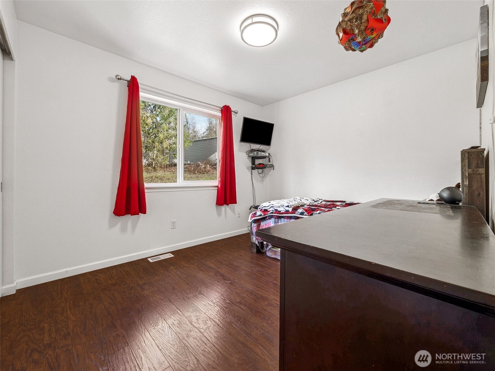 40407 Mountain Highway E