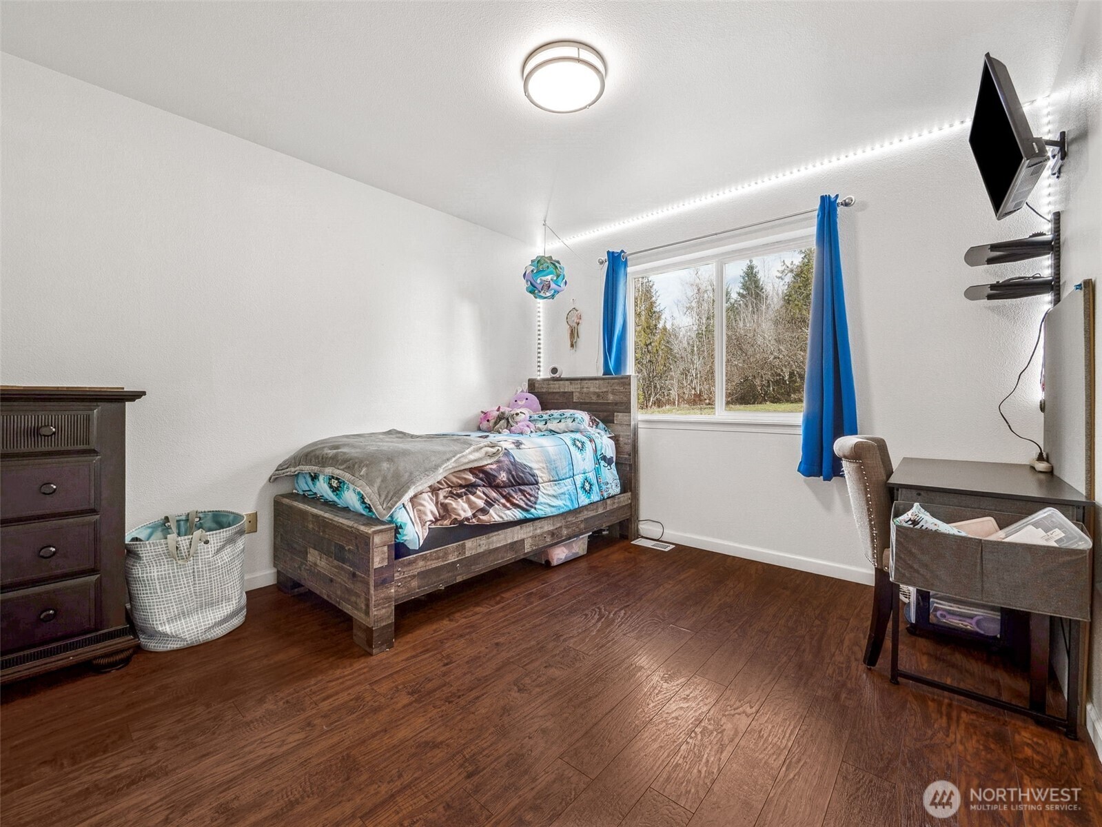 40407 Mountain Highway E