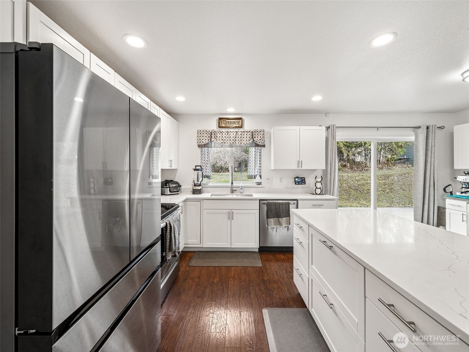 40407 Mountain Highway E