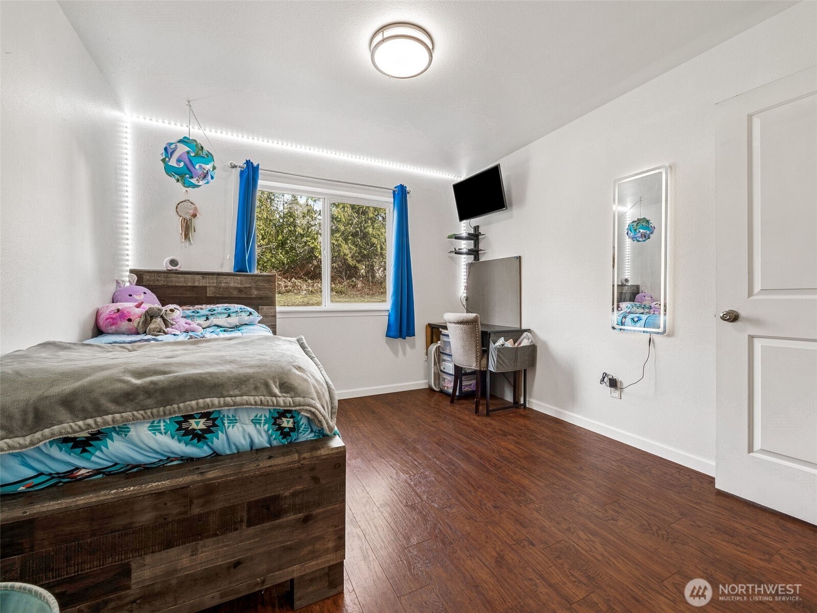 40407 Mountain Highway E