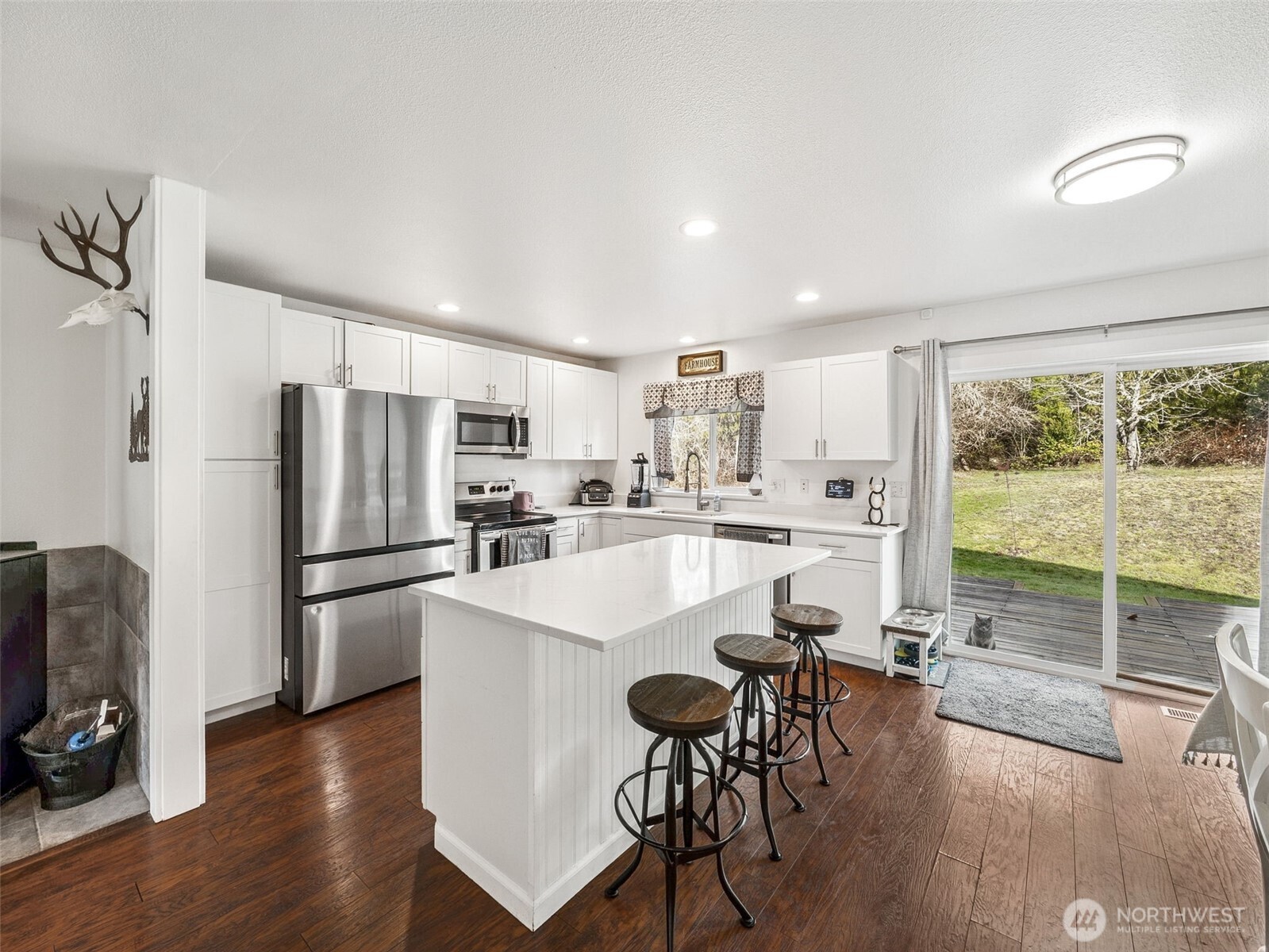 40407 Mountain Highway E