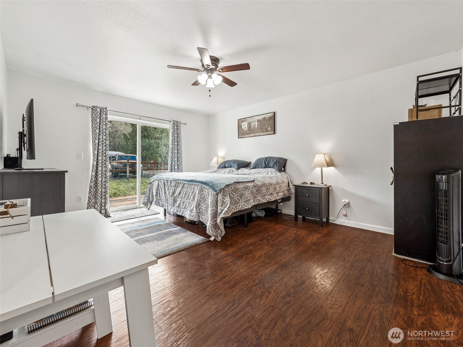 40407 Mountain Highway E