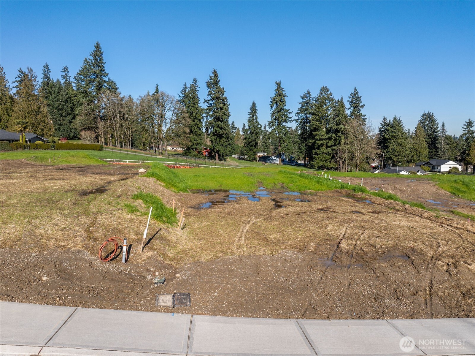 10712 Fruitland Avenue E