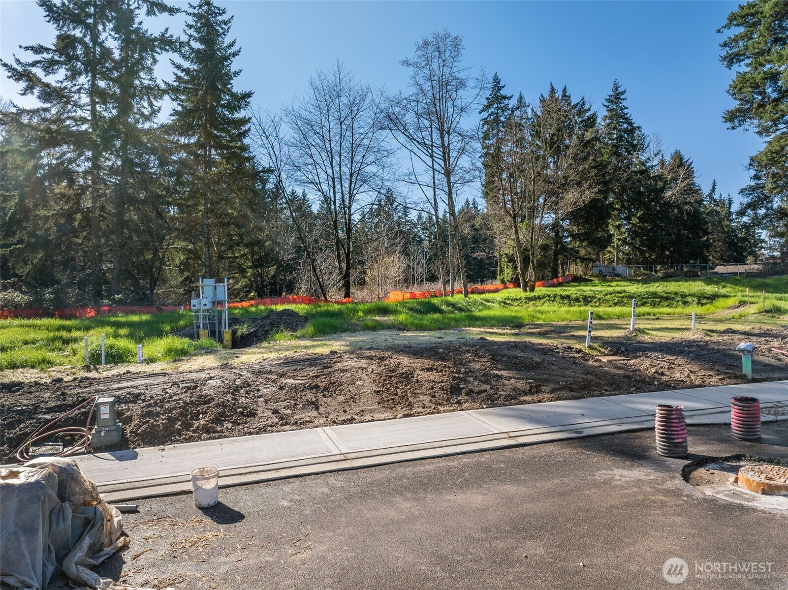 10712 Fruitland Avenue E